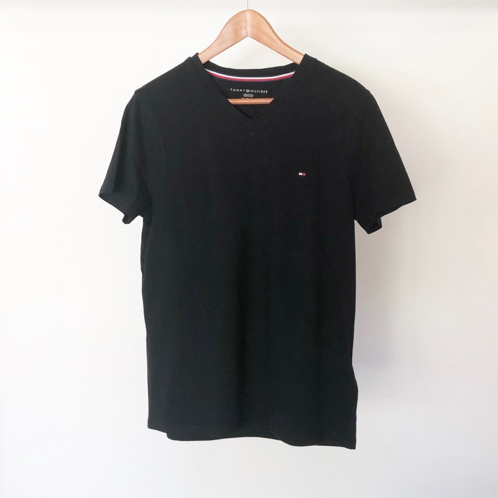 NWT Men’s Tommy Hilfiger v-neck T-Shirt
